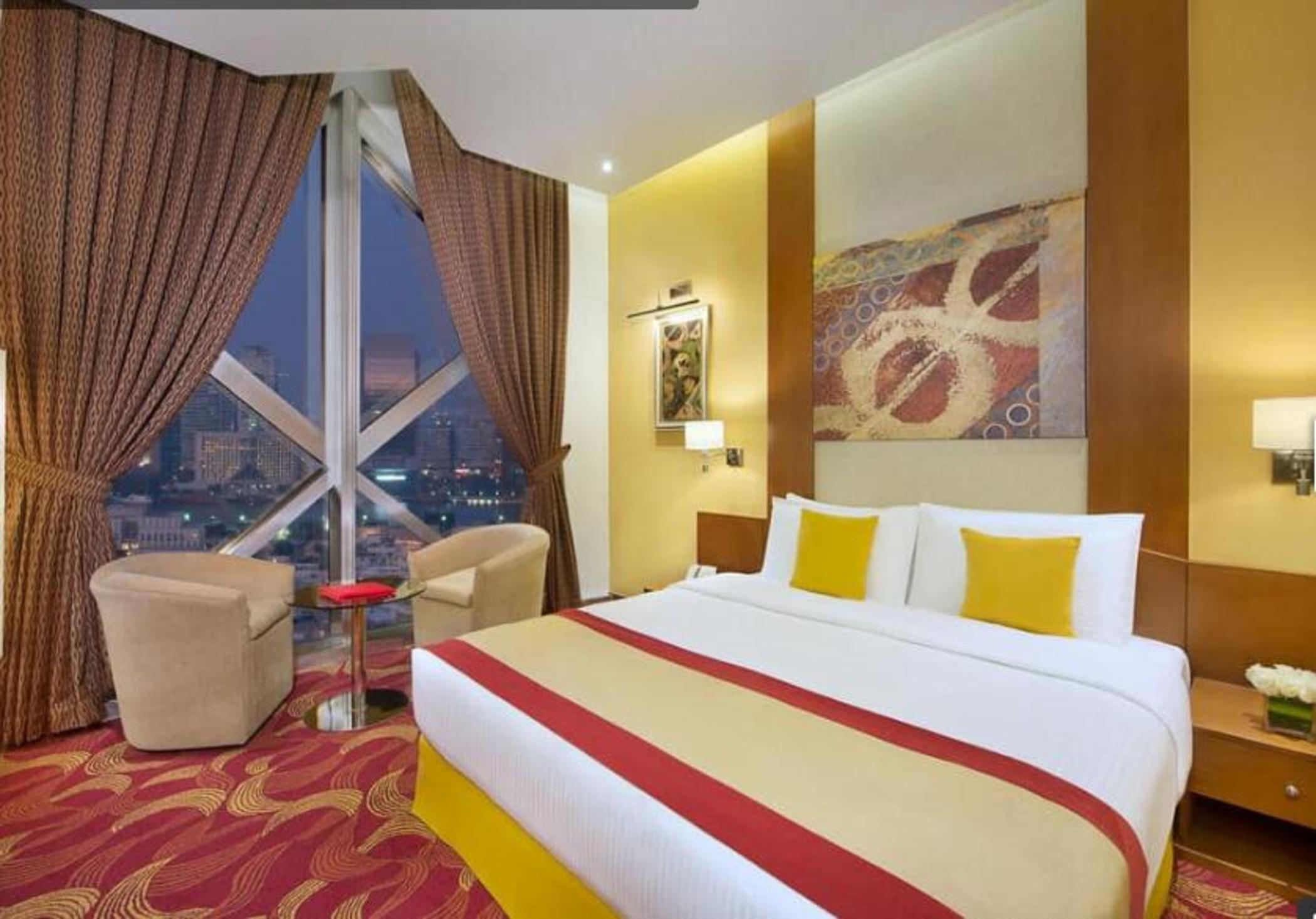 А4 дубай. City Seasons Towers Hotel Dubai 4. Two Seasons Hotel and Apartments Dubai 4*. Меркури Дубай. Towers Rotana - Dubai.