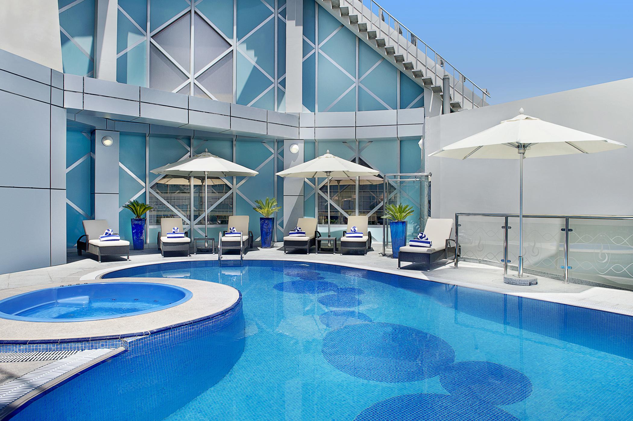 Белый город отели. City Seasons Towers Hotel Dubai. City Seasons Towers Hotel Dubai 4. City Seasons Towers 4 бур-Дубай. Отель two Seasons Дубай.